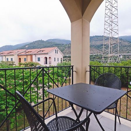 Castellaro Golf Resort Екстер'єр фото