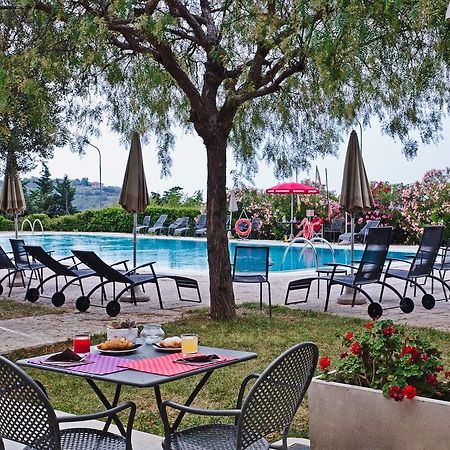 Castellaro Golf Resort Екстер'єр фото