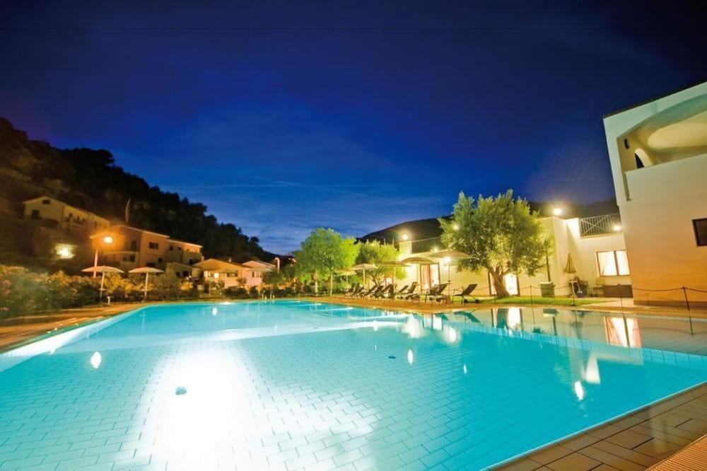 Castellaro Golf Resort Екстер'єр фото