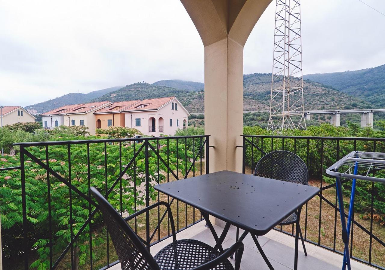 Castellaro Golf Resort Екстер'єр фото