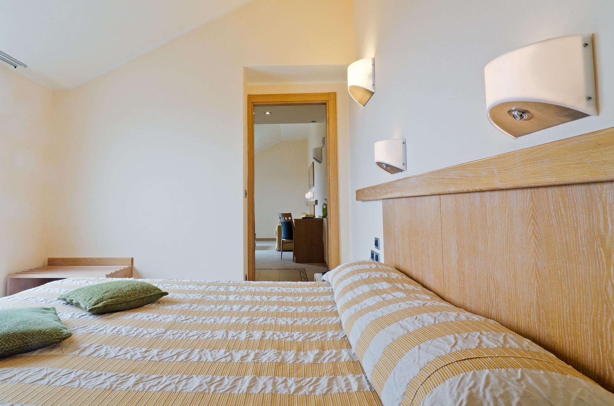 Castellaro Golf Resort Екстер'єр фото