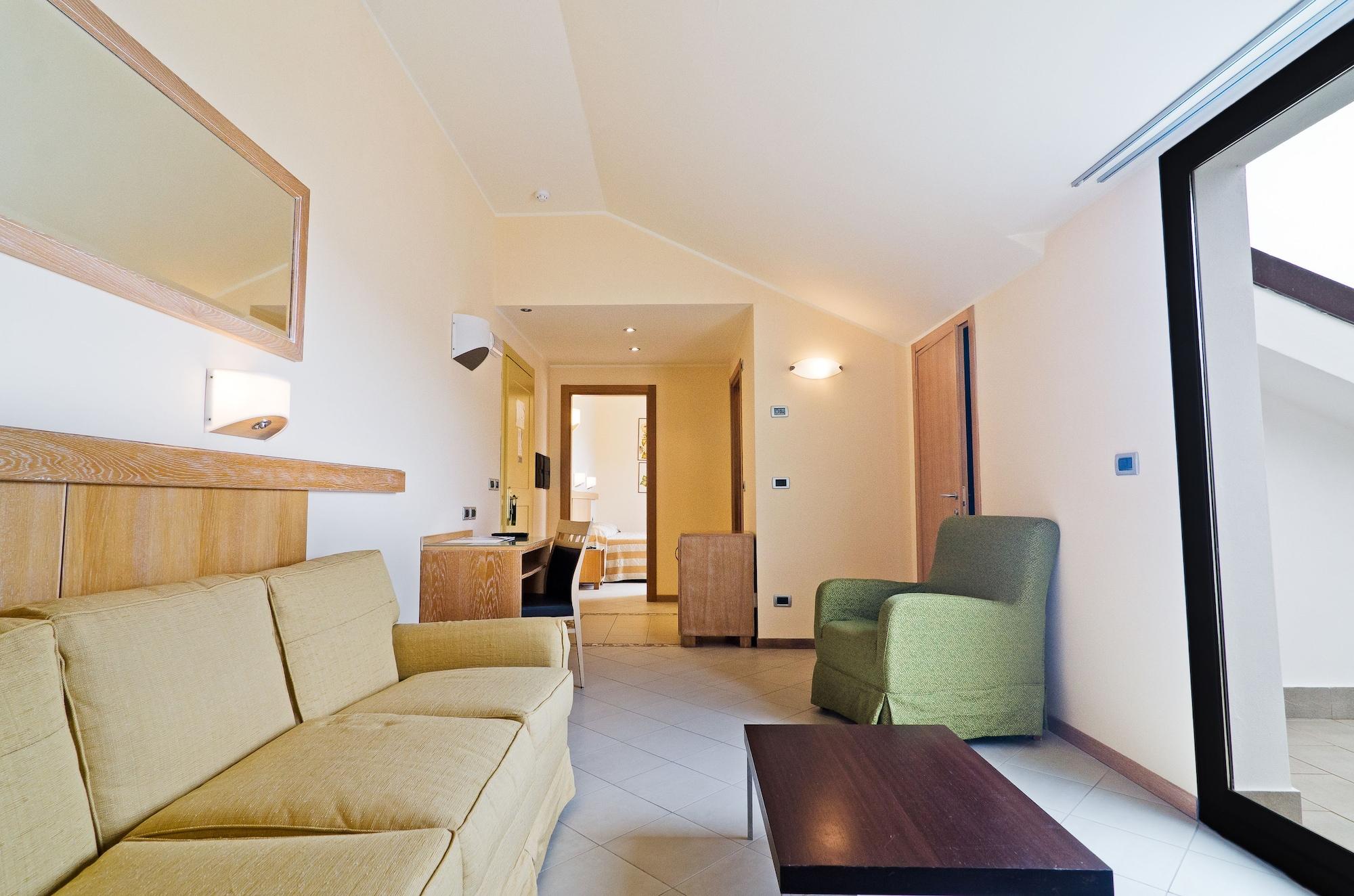 Castellaro Golf Resort Екстер'єр фото