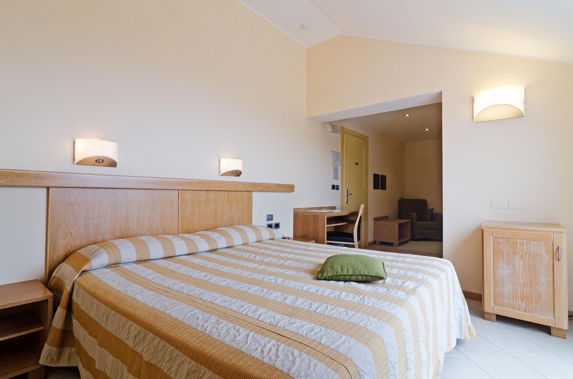 Castellaro Golf Resort Екстер'єр фото