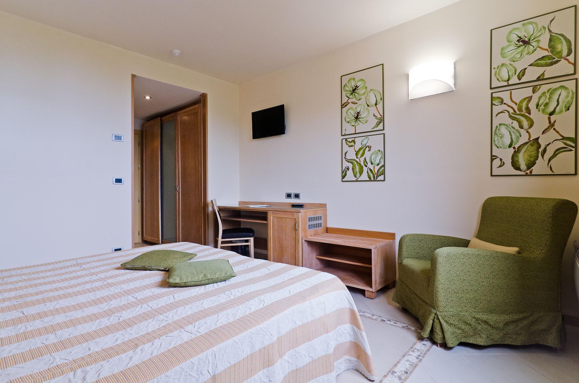 Castellaro Golf Resort Екстер'єр фото