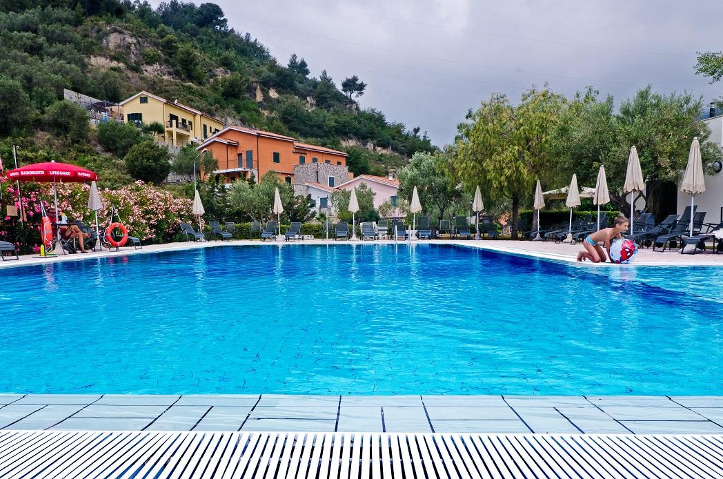 Castellaro Golf Resort Екстер'єр фото