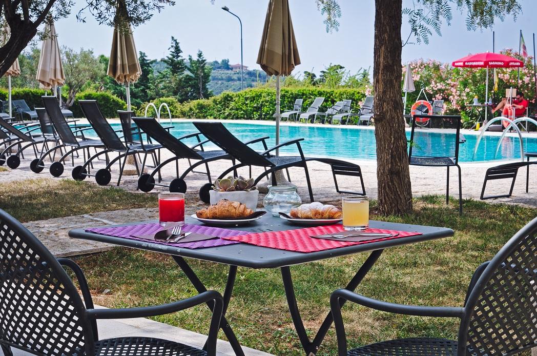 Castellaro Golf Resort Екстер'єр фото