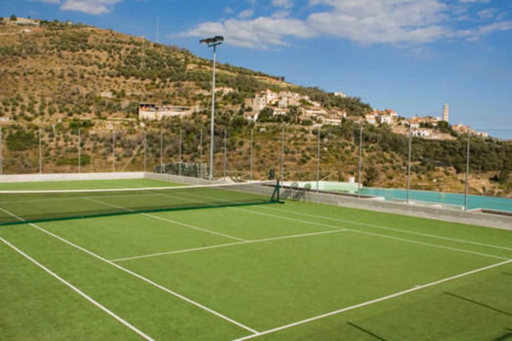 Castellaro Golf Resort Екстер'єр фото