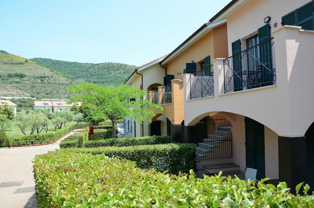Castellaro Golf Resort Екстер'єр фото