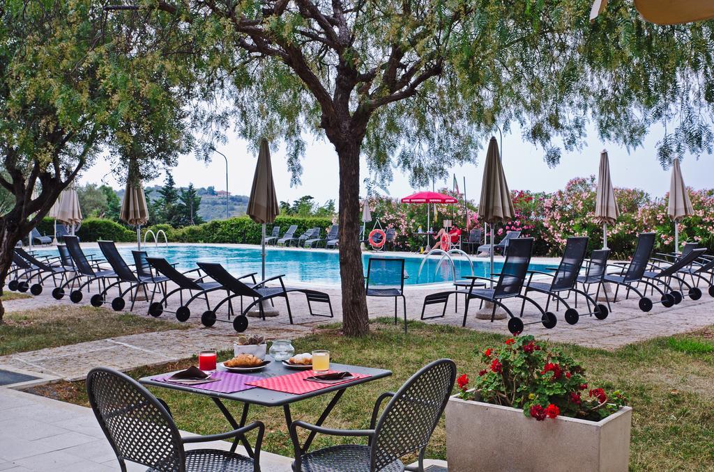 Castellaro Golf Resort Екстер'єр фото