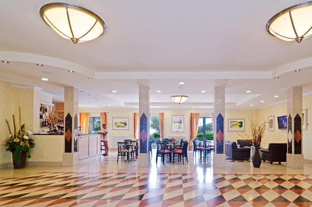Castellaro Golf Resort Екстер'єр фото