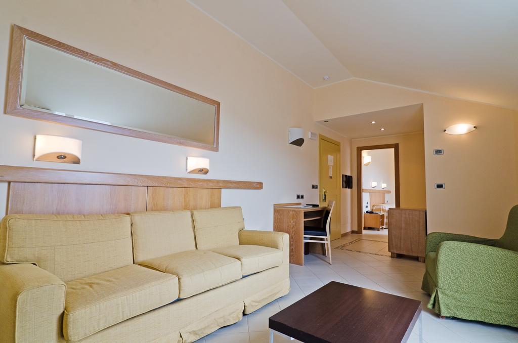 Castellaro Golf Resort Екстер'єр фото