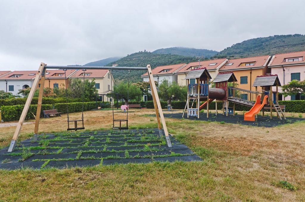 Castellaro Golf Resort Екстер'єр фото