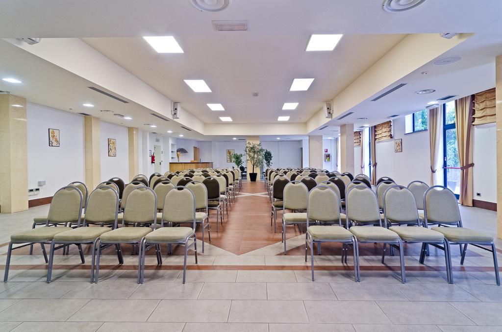 Castellaro Golf Resort Екстер'єр фото
