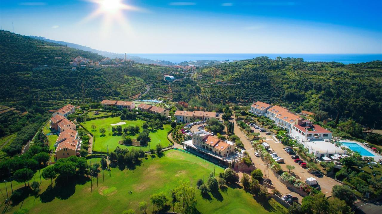 Castellaro Golf Resort Екстер'єр фото